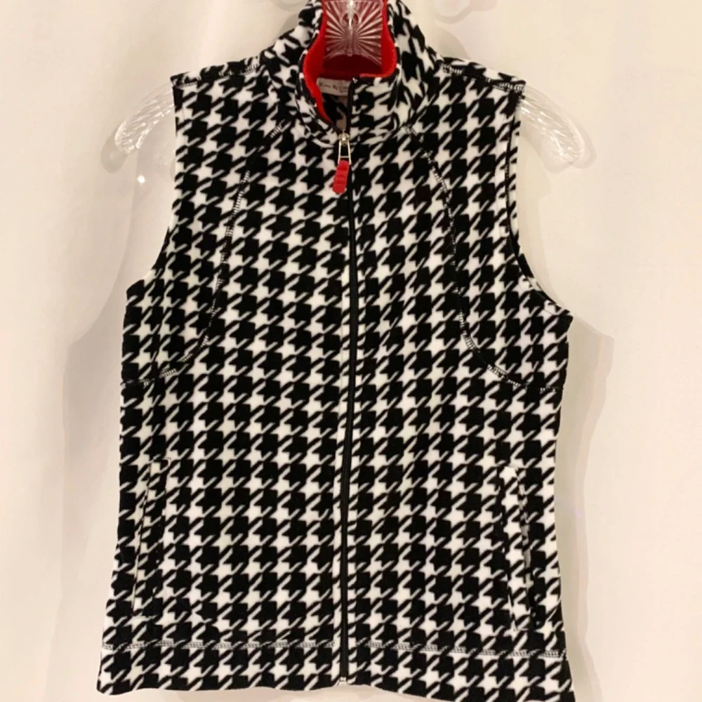Kim Rogers Black/White Houndstooth Fleece Vest - Picture 2 of 6